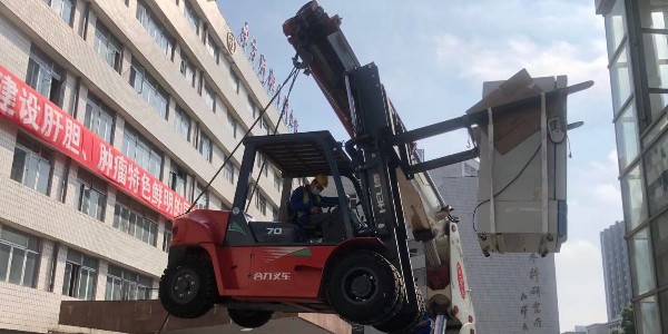 精密設備吊裝哪家好？無塵氣墊搬運有什么作用？