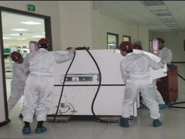屹星機(jī)電無塵車間設(shè)備氣墊搬運(yùn)到位